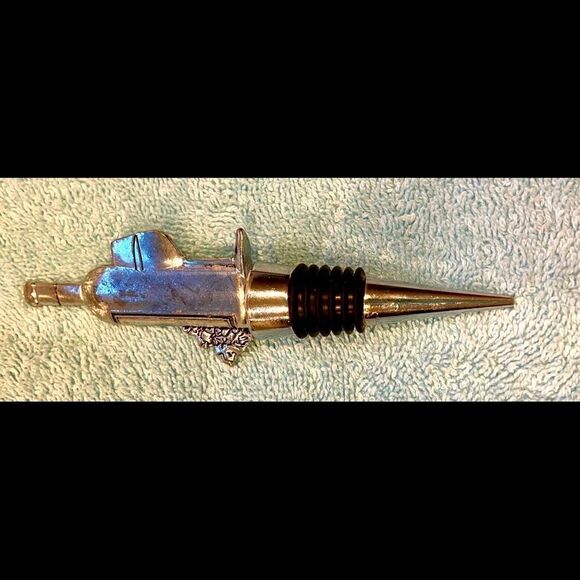 Silver Toned Wine Stopper: Grapes, Wine Bottle, Wine Glass Excellent Condition. - Picture 3 of 6